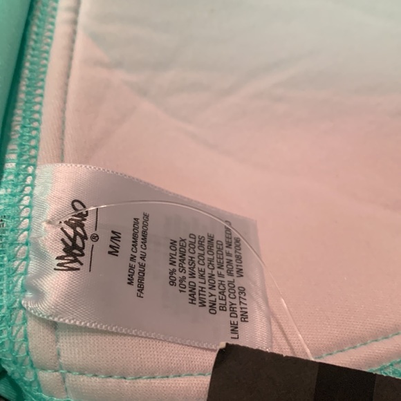 NWT-Mossimo triangle bikini top - Picture 5 of 8